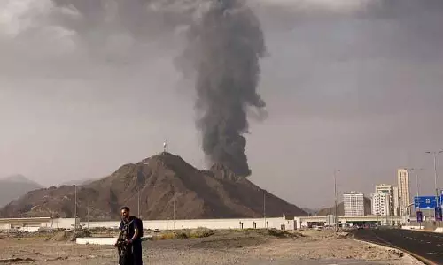 UAE ने ईरानी मिसाइलों और ड्रोनों को मार गिराया, हवाई रक्षा प्रणालियों ने लक्ष्यों को निशाना बनाया UAE ने ईरानी मिसाइलों और ड्रोनों को मार गिराया, हवाई रक्षा प्रणालियों ने लक्ष्यों को निशाना बनाया