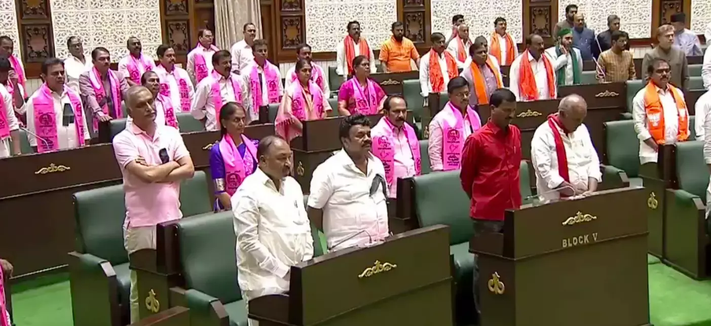 वंदे मातरम के दौरान बाहर जाने पर BJP ने MIM पर साधा निशाना