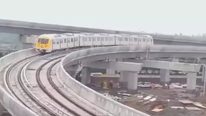 Indore: इंदौर मेट्रो जल्द शुरू होने के संकेत, टीम ने सवार होकर किया सर्वे Indore: इंदौर मेट्रो जल्द शुरू होने के संकेत, टीम ने सवार होकर किया सर्वे