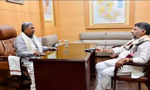 CM सिद्धारमैया की मंत्रियों के लिए डिनर पार्टी: विधान सौध में DCM के साथ चर्चा CM सिद्धारमैया की मंत्रियों के लिए डिनर पार्टी: विधान सौध में DCM के साथ चर्चा