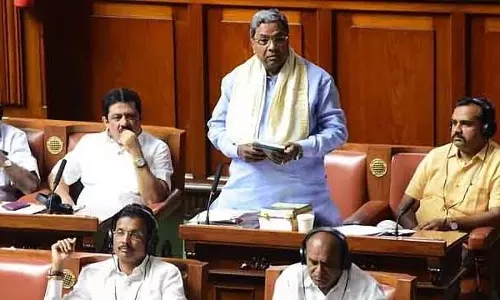 विधानसभा में विधायकों के सवालों का जवाब न दे पाने पर CM ने अधिकारियों को फटकारा