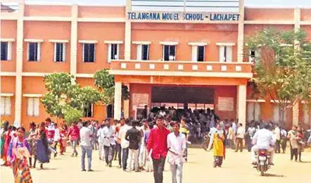 मॉडल स्कूलों ने NEET और EAPCET कोचिंग शुरू की मॉडल स्कूलों ने NEET और EAPCET कोचिंग शुरू की