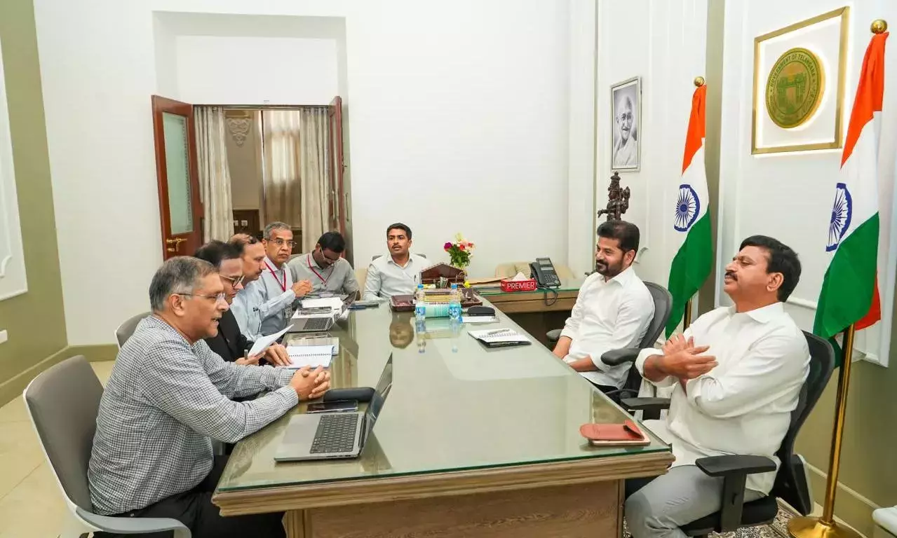 CM रेवंत रेड्डी और अरविंद सुब्रमण्यम ने राज्य के वित्त पर चर्चा की CM रेवंत रेड्डी और अरविंद सुब्रमण्यम ने राज्य के वित्त पर चर्चा की