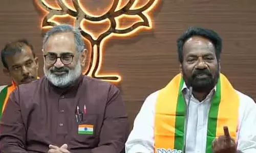 Kerala : KPCC के पूर्व महासचिव समेत कांग्रेस के कई नेता BJP में शामिल हुए Kerala : KPCC के पूर्व महासचिव समेत कांग्रेस के कई नेता BJP में शामिल हुए