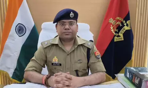 खेत में घायल मिली मासूम की इलाज के दौरान मौत, टॉफी दिलाने के बहाने ले गया था पड़ोसी युवक