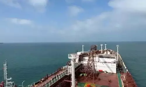 LPG टैंकर नंदा देवी भारत पहुंचा, युद्ध के बीच भारत पहुंचा दूसरा जहाज, साथ लाया इतना एलपीजी LPG टैंकर नंदा देवी भारत पहुंचा, युद्ध के बीच भारत पहुंचा दूसरा जहाज, साथ लाया इतना एलपीजी
