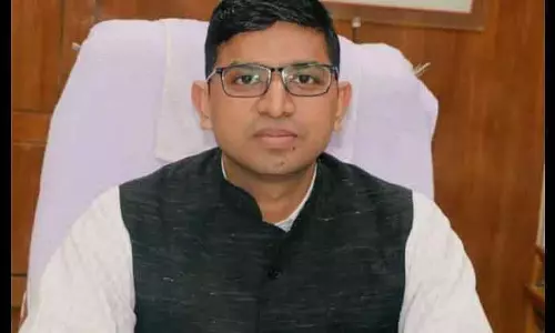 Indore : नगर निगम प्रमुख ने भागीरथपुरा का दौरा किया, लोगों से पानी की आपूर्ति के बारे में पूछा