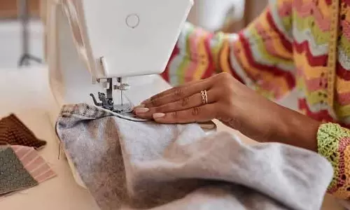 MP : नक्सलियों ने बंदूकें छोड़कर सिलाई मशीनें और ड्राइविंग की ट्रेनिंग अपनाई