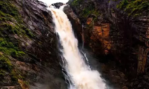 Anand महिंद्रा की वायरल पोस्ट ने ओडिशा के दुदुमा झरने को ट्रैवल मैप पर ला दिया है