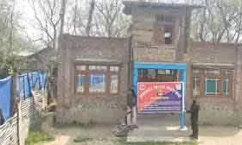 Srinagar नशीले पदार्थों के तस्कर से जुड़ी करोड़ों की चार संपत्तियां ज़ब्त Srinagar नशीले पदार्थों के तस्कर से जुड़ी करोड़ों की चार संपत्तियां ज़ब्त