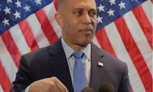 Hakeem Jeffries ने ईरान युद्ध और उसकी लागत को लेकर ट्रंप पर तीखा हमला बोला Hakeem Jeffries ने ईरान युद्ध और उसकी लागत को लेकर ट्रंप पर तीखा हमला बोला