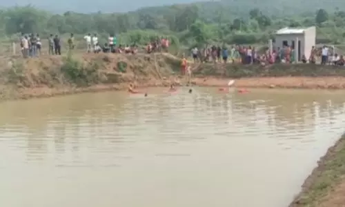 Dhenkanal: पिता का अंतिम संस्कार करने के बाद तालाब में नहाते समय बेटे की डूबकर मौत Dhenkanal: पिता का अंतिम संस्कार करने के बाद तालाब में नहाते समय बेटे की डूबकर मौत