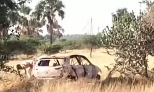 Tirunelveli: जली हुई कार में चार शव मिले, जांच जारी Tirunelveli: जली हुई कार में चार शव मिले, जांच जारी