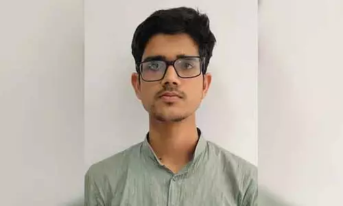 ISIS से ऑनलाइन संबंधों के आरोप में 19 वर्षीय डेंटल छात्र गिरफ्तार ISIS से ऑनलाइन संबंधों के आरोप में 19 वर्षीय डेंटल छात्र गिरफ्तार