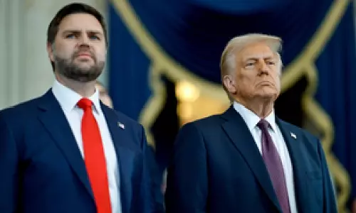 Trump ने धोखाधड़ी पर नकेल कसने के लिए वैंस को नियुक्त किया Trump ने धोखाधड़ी पर नकेल कसने के लिए वैंस को नियुक्त किया