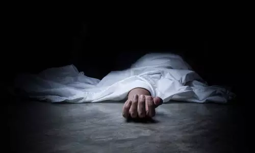 Tirunelveli के पास कार में जलकर चार लोगों की मौत Tirunelveli के पास कार में जलकर चार लोगों की मौत