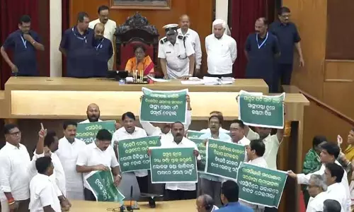 SCB Hospital में आग लगने को लेकर विरोध-प्रदर्शन के बाद ओडिशा विधानसभा स्थगित