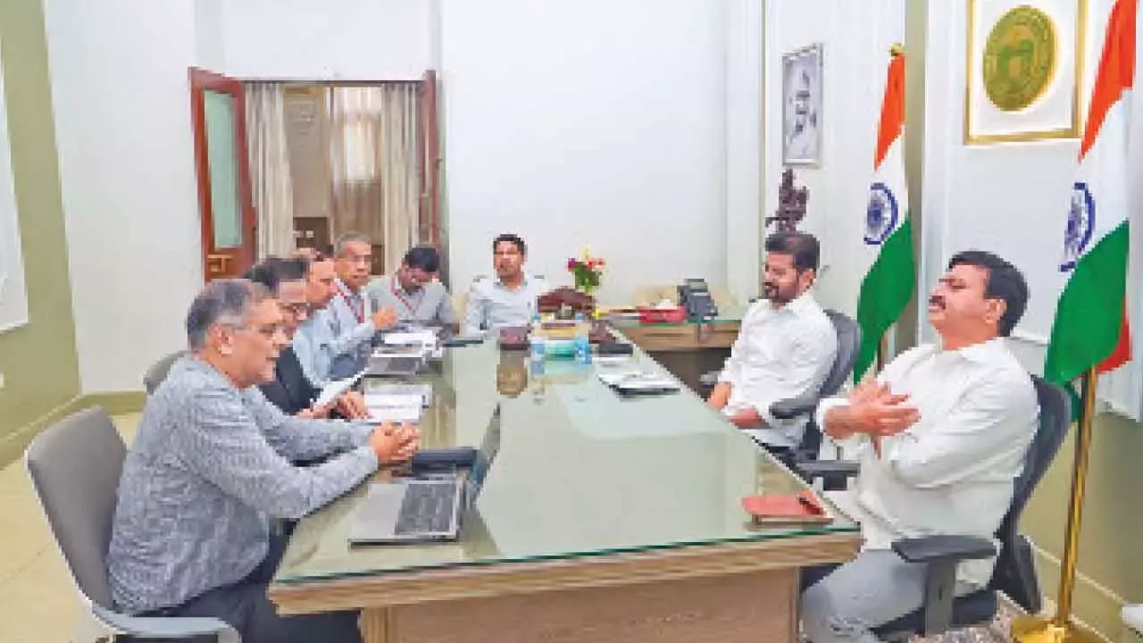अर्थशास्त्री अरविंद सुब्रमण्यम ने TG फाइनेंस पर चर्चा के लिए CM से मुलाकात की
