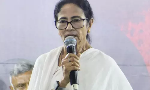 CM ममता ने बंगाल में IAS और IPS अधिकारियों के तबादले को लेकर CEC को पत्र लिखा CM ममता ने बंगाल में IAS और IPS अधिकारियों के तबादले को लेकर CEC को पत्र लिखा