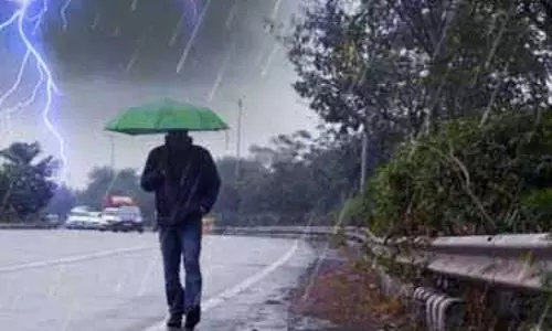अगले तीन घंटों में Odisha के आठ ज़िलों में हल्की बारिश और गरज-चमक की संभावना अगले तीन घंटों में Odisha के आठ ज़िलों में हल्की बारिश और गरज-चमक की संभावना