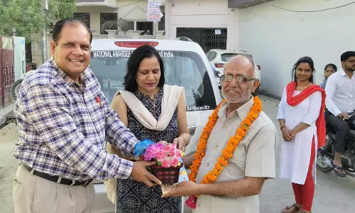Bareilly: नगर निगम बरेली में नामांकन पर फूलों से स्वागत Bareilly: नगर निगम बरेली में नामांकन पर फूलों से स्वागत