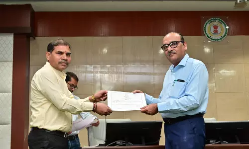 ई-ऑफिस वर्क, श्रेष्ठ प्रदर्शन करने वाले अधिकारी-कर्मचारियों को मुख्य सचिव ने किया सम्मानित ई-ऑफिस वर्क, श्रेष्ठ प्रदर्शन करने वाले अधिकारी-कर्मचारियों को मुख्य सचिव ने किया सम्मानित
