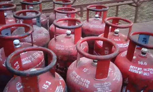 Bengaluru : 254 LPG सिलेंडर ज़ब्त Bengaluru : 254 LPG सिलेंडर ज़ब्त