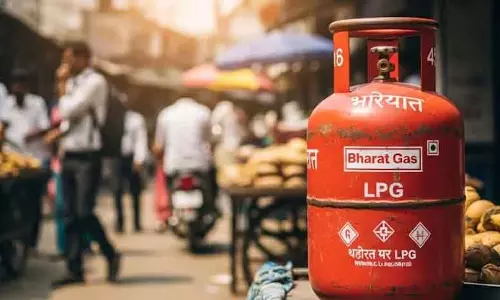 Kerala : घरेलू सिलेंडरों का व्यावसायिक उपयोग, जाँच के लिए टीम गठित Kerala : घरेलू सिलेंडरों का व्यावसायिक उपयोग, जाँच के लिए टीम गठित
