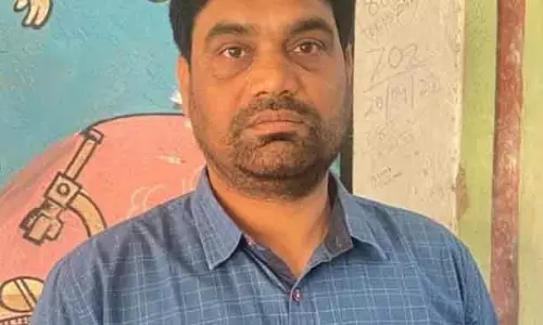 BEO कार्यालय का अकाउंटेंट रिश्वत लेने के आरोप में गिरफ्तार BEO कार्यालय का अकाउंटेंट रिश्वत लेने के आरोप में गिरफ्तार
