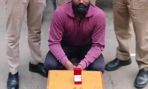 चाय में नशीली दवा मिलाकर मालकिन को किया बेहोश, चोरी करने वाला गिरफ्तार