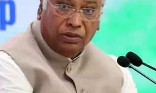 खड़गे ने महिला आरक्षण पर सर्वदलीय बैठक की मांग की खड़गे ने महिला आरक्षण पर सर्वदलीय बैठक की मांग की