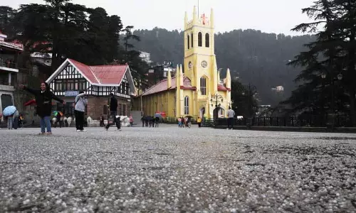ताज़ी बर्फ़ और बारिश से Himachal भर में तापमान गिरा ताज़ी बर्फ़ और बारिश से Himachal भर में तापमान गिरा