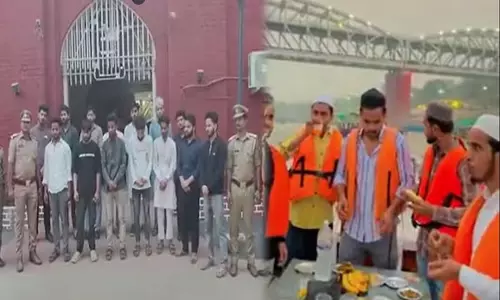 अब तक 14 लोगों की गिरफ्तारी, गंगा नदी में नाव पर इफ्तार पार्टी अब तक 14 लोगों की गिरफ्तारी, गंगा नदी में नाव पर इफ्तार पार्टी
