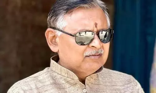 Gorakhpur: पूर्व विधायक के खिलाफ कानूनी कार्रवाई, शिलापट विवाद से सियासी संग्राम Gorakhpur: पूर्व विधायक के खिलाफ कानूनी कार्रवाई, शिलापट विवाद से सियासी संग्राम