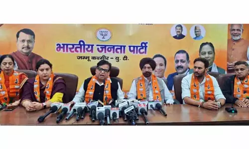 नवरात्रों से पहले तवी घाटों को बहाल करें, फंड जारी करें: Chander Mohan Tells Omar नवरात्रों से पहले तवी घाटों को बहाल करें, फंड जारी करें: Chander Mohan Tells Omar