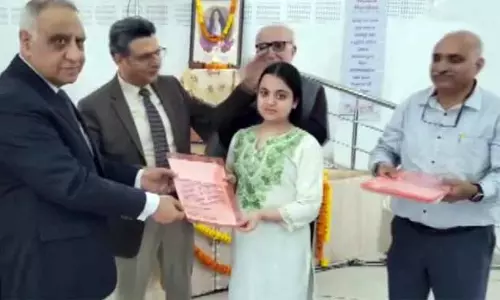 JAMMU: आश फाउंडेशन छात्राओं को छात्रवृत्तियाँ वितरित करता है JAMMU: आश फाउंडेशन छात्राओं को छात्रवृत्तियाँ वितरित करता है