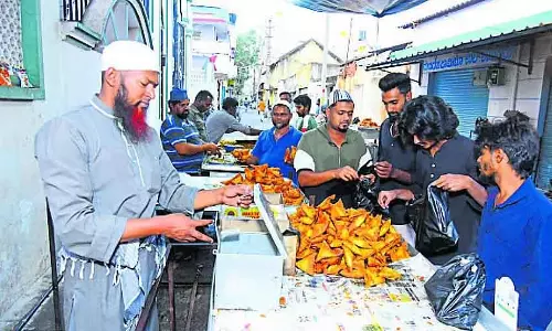 Tumkur : रमज़ान के दौरान भी सिलेंडर की गर्मी का असर