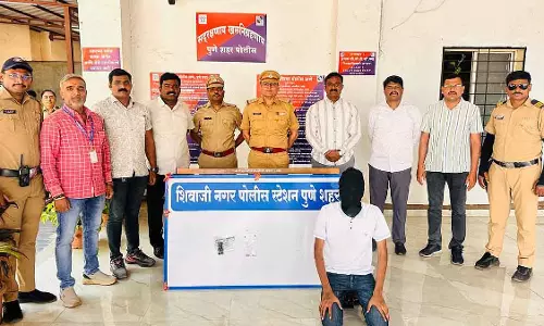Pune में अवैध पिस्तौलों की बाढ़: मामलों में 68% की बढ़ोतरी, 2 साल में 154 हथियार ज़ब्त, 217 गिरफ्तार Pune में अवैध पिस्तौलों की बाढ़: मामलों में 68% की बढ़ोतरी, 2 साल में 154 हथियार ज़ब्त, 217 गिरफ्तार