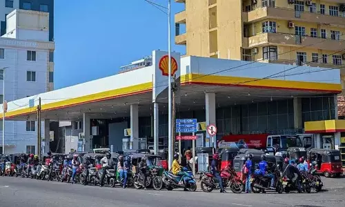 Sri Lanka ने ईंधन बचाने के लिए बुधवार को सार्वजनिक अवकाश घोषित किया