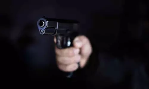 UP: अलीगढ़ के अस्पताल में घुसकर बदमाशों ने मरीज़ पर चलाई गोली, हुए फरार; मरीज़ की हालत गंभीर UP: अलीगढ़ के अस्पताल में घुसकर बदमाशों ने मरीज़ पर चलाई गोली, हुए फरार; मरीज़ की हालत गंभीर