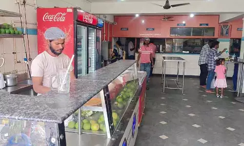 Kolar : सिलिंडर की कमी, होटलों में कीमतें बढ़ीं Kolar : सिलिंडर की कमी, होटलों में कीमतें बढ़ीं