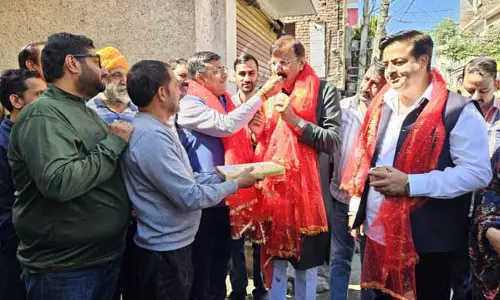Arvind Gupta ने वार्ड 27 में नाले के निर्माण कार्य की शुरुआत की Arvind Gupta ने वार्ड 27 में नाले के निर्माण कार्य की शुरुआत की