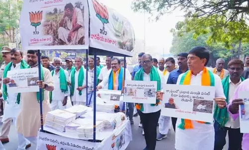 BJP विधायकों ने ठेले पर किसानों के मुद्दे तेलंगाना विधानसभा में उठाए BJP विधायकों ने ठेले पर किसानों के मुद्दे तेलंगाना विधानसभा में उठाए