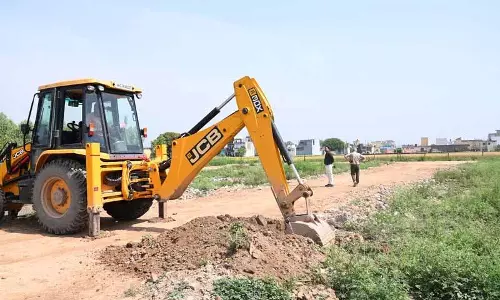 Panchkula के एक गाँव में अवैध कॉलोनी ढहा दी गई Panchkula के एक गाँव में अवैध कॉलोनी ढहा दी गई