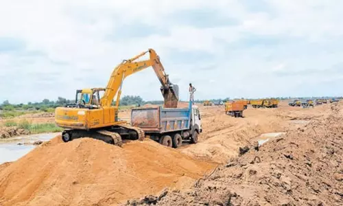 Alephata area में अवैध मुरम खनन से करोड़ों के राजस्व का नुकसान Alephata area में अवैध मुरम खनन से करोड़ों के राजस्व का नुकसान