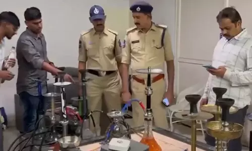 रंगारेड्डी ज़िले में कैफ़े की आड़ में चल रहे हुक्का सेंटर पर Telangana पुलिस का छापा; 39 लोग गिरफ़्तार