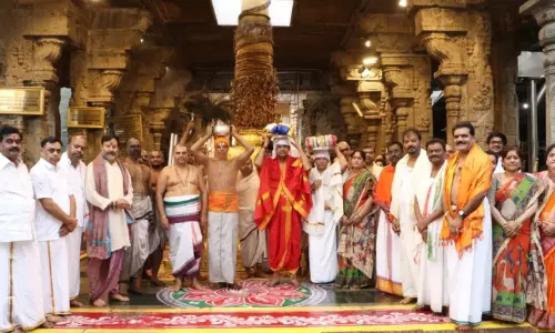 Tirumala में वेंकटेश्वर मंदिर का कोइल अलवर तिरुमंजनम अनुष्ठान Tirumala में वेंकटेश्वर मंदिर का कोइल अलवर तिरुमंजनम अनुष्ठान