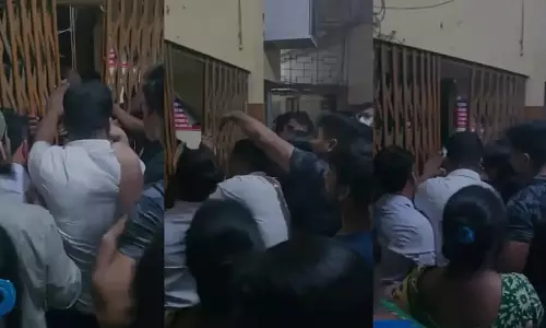 धुंधुमा स्थित JNM Hospital में, प्रभावित डॉक्टर ने मरीज़ के परिवार को परेशान किया धुंधुमा स्थित JNM Hospital में, प्रभावित डॉक्टर ने मरीज़ के परिवार को परेशान किया