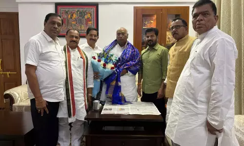 Revanth Reddy  और महेश गौड़ ने मल्लिकार्जुन खड़गे से की बैठक