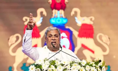 सीएम सिद्दारमैया ने कन्नड़ विवाद पर परीक्षा रद्द करने के लिए रेलवे विभाग की आलोचना की सीएम सिद्दारमैया ने कन्नड़ विवाद पर परीक्षा रद्द करने के लिए रेलवे विभाग की आलोचना की